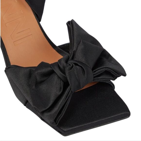 Tibi  - Picture 7 of 8